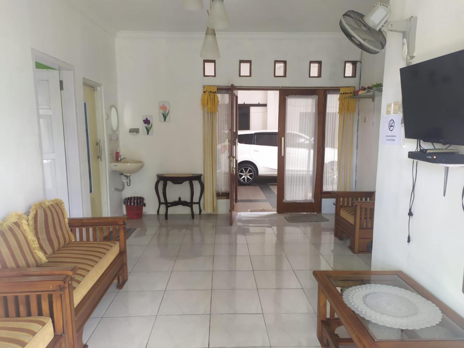 Endah Homestay Syariah Purwokerto Exterior photo